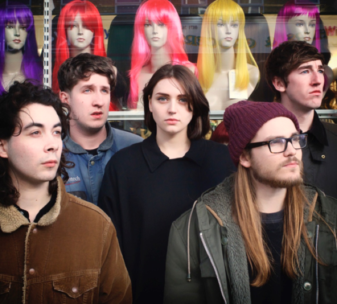 Alanna, con sus compañeros de Joanna Gruesome