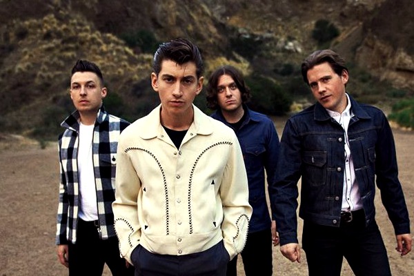 [flash video] Arctic Monkeys estrenan su vídeo más delirante