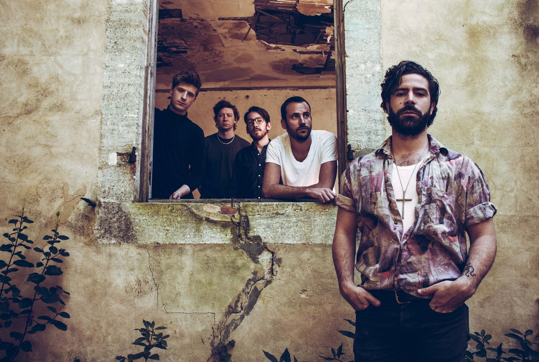 Foals ofrecen una versión intimista de ‘Give it all’