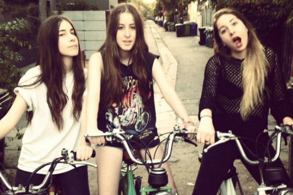 [Flash video] HAIM queman otra etapa y presentan el clip de The wire