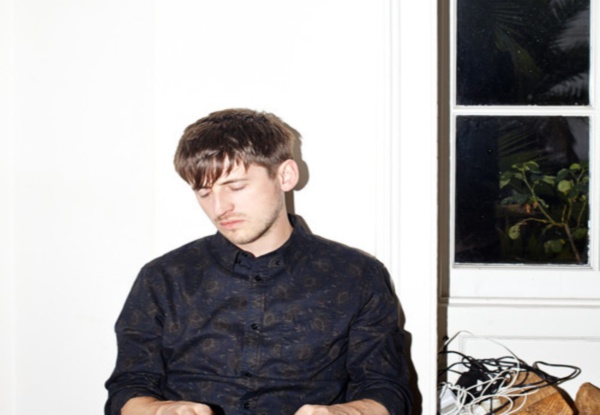 Boxed In: Oli Bayston se lanza en solitario